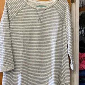 Gray striped 3/4 sleeve shirt